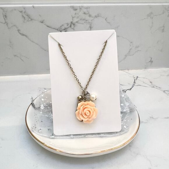 Claire’s Rose Charm Necklace Flower Faux Pearl Romantic Jewelry Cottagecore - Picture 4 of 10